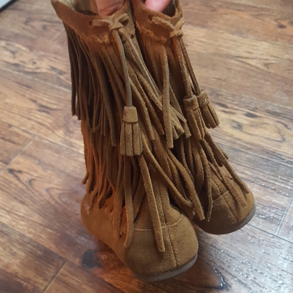Minnetonka Brown Fringe Moccasins - Picture 6 of 7